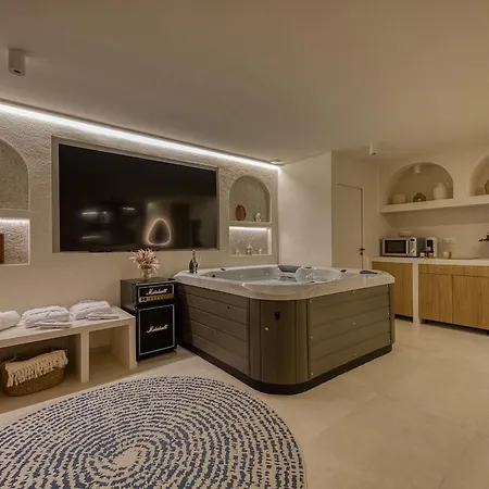 Santorini Suite, Jacuzzi & Hammam Lägenhet