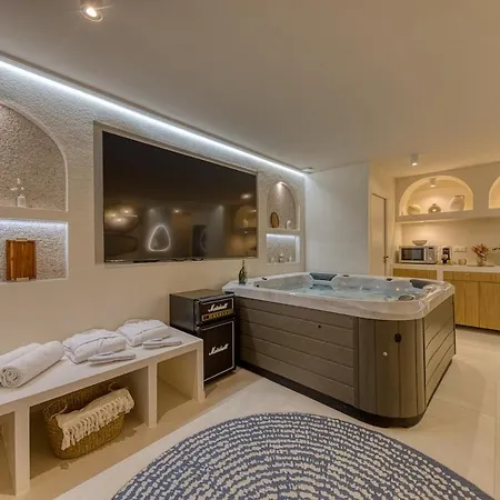 Santorini Suite, Jacuzzi & Hammam